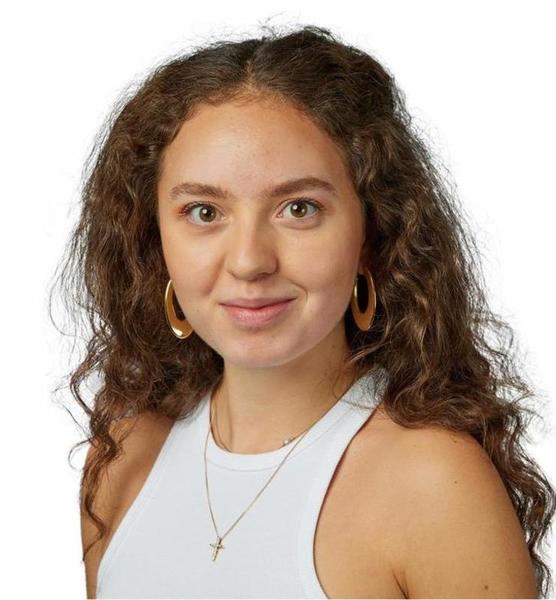 Joana S. – Real People Sedcard-Foto 2 bei JustInCast