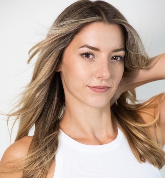 Carolin Luisa F. – Fashion Sedcard-Foto 6 bei JustInCast