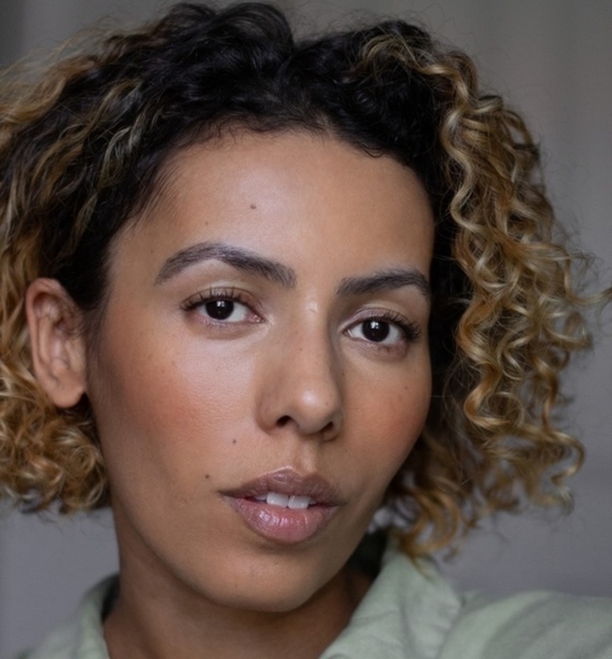 Lilly M. – Schauspiel Sedcard-Foto 5 bei JustInCast