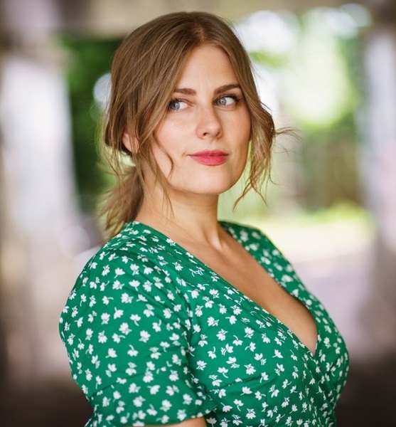 Monika O. – Schauspiel Sedcard-Foto 5 bei JustInCast