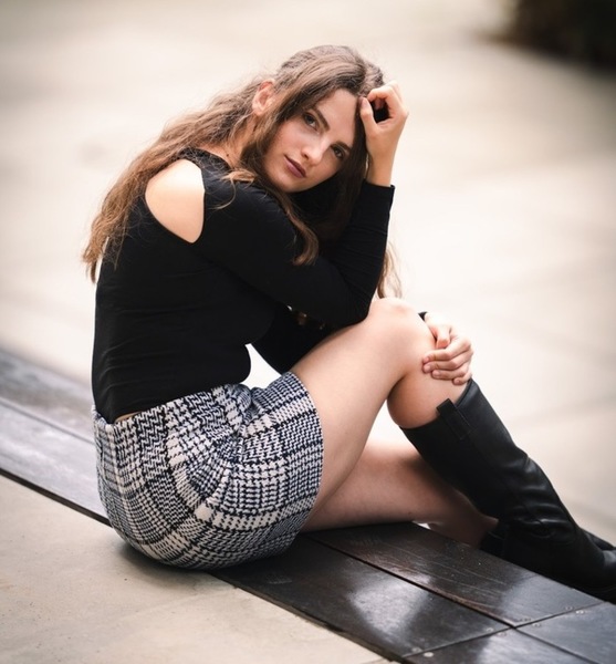 Albulena H. – Schauspiel Sedcard-Foto 5 bei JustInCast