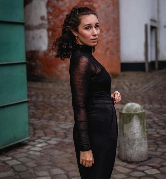 Johanna Pauline B. – Schauspiel Sedcard-Foto 4 bei JustInCast