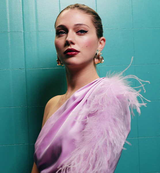 Marietta W. – Fashion Sedcard-Foto 3 bei JustInCast