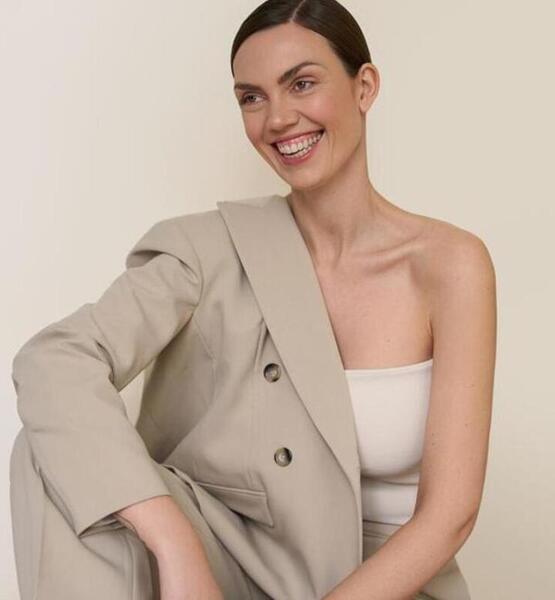 Saskia D. – Fashion sedcard image 2 at JustInCast