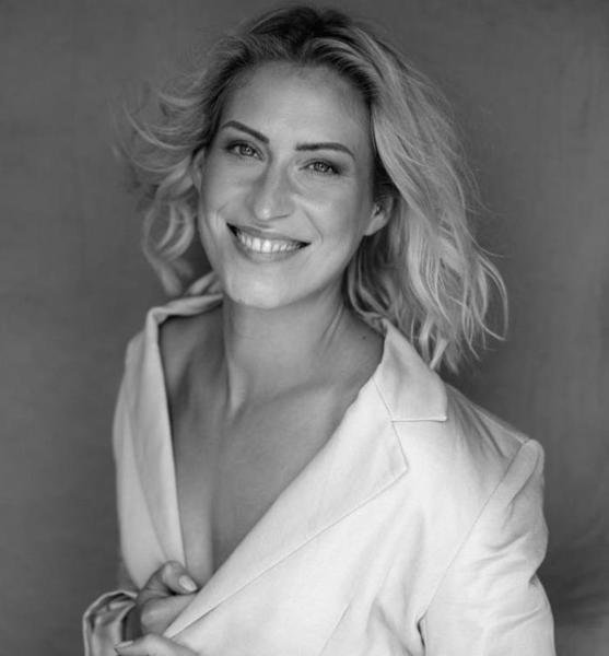 Sabrina A. – Fashion Sedcard-Foto 3 bei JustInCast