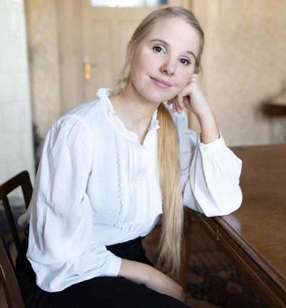 Leandra F. – Schauspiel Sedcard-Foto 2 bei JustInCast