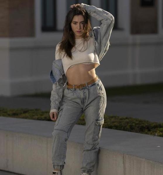 Cosima W. – Fashion Sedcard-Foto 5 bei JustInCast