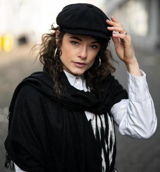 Jacqueline K. – Schauspiel Sedcard-Foto 2 bei JustInCast