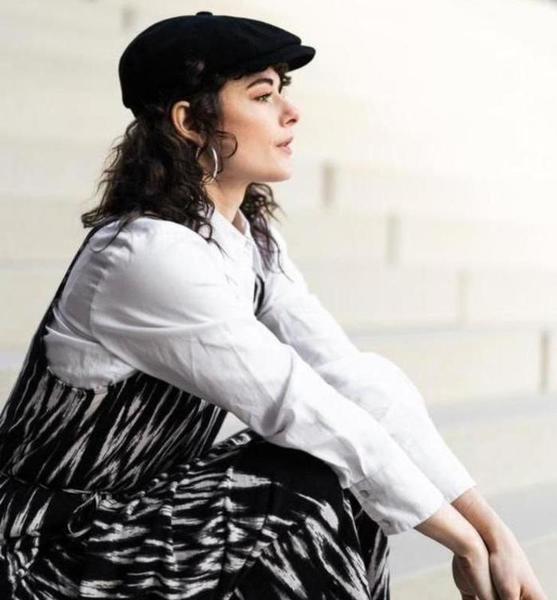 Jacqueline K. – Schauspiel Sedcard-Foto 3 bei JustInCast