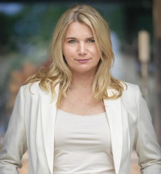 Sonja M. – Schauspiel Sedcard-Foto 2 bei JustInCast