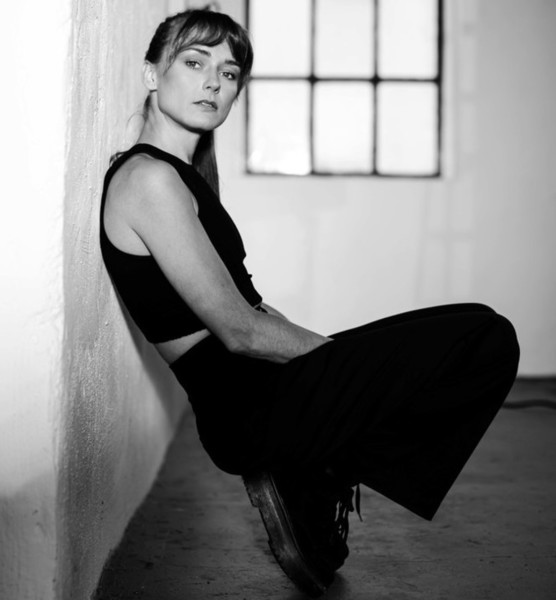 Kirsten  E. – Schauspiel Sedcard-Foto 2 bei JustInCast