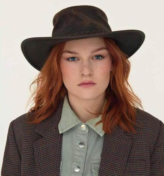 Juliana H. – Fashion Sedcard-Foto 2 bei JustInCast