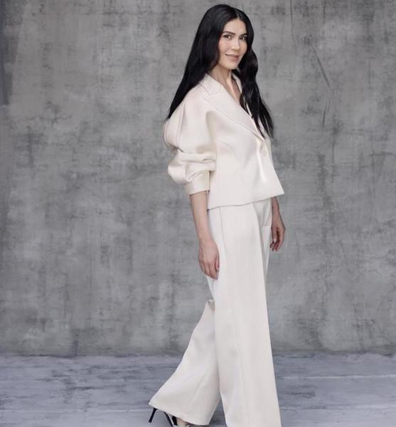 Laura K. – Fashion Sedcard-Foto 4 bei JustInCast
