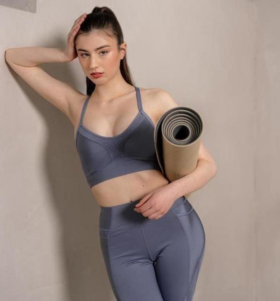 Chiara Z. – Fashion Sedcard-Foto 2 bei JustInCast