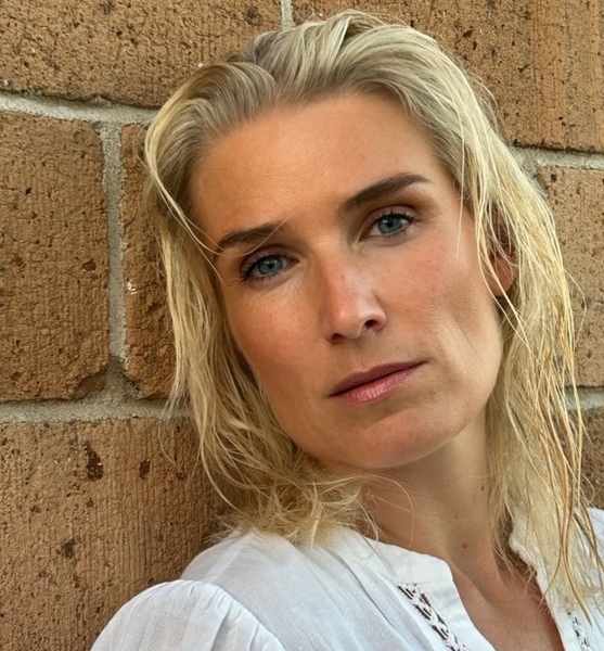 Annette R. – Fashion Sedcard-Foto 4 bei JustInCast