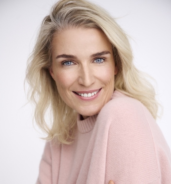 Annette R. – Fashion Sedcard-Foto 2 bei JustInCast