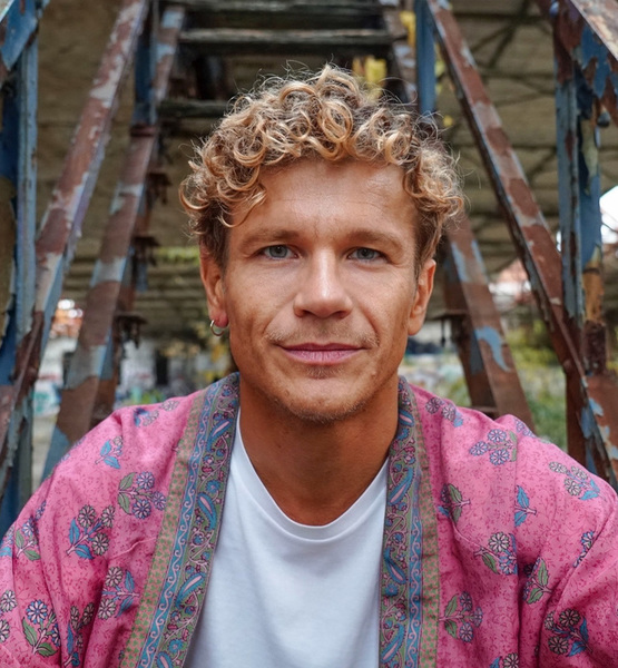 Dan S. – Fashion sedcard image 3 at JustInCast