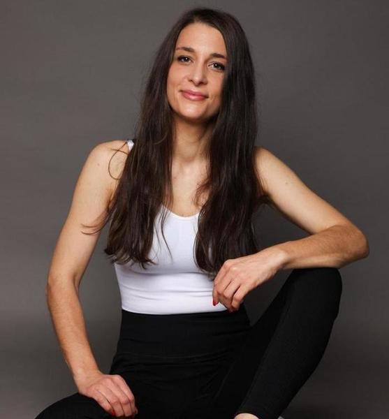 Marina J. – Fashion Sedcard-Foto 2 bei JustInCast