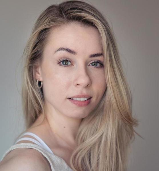 Kristina  K. – Fashion Sedcard-Foto 4 bei JustInCast