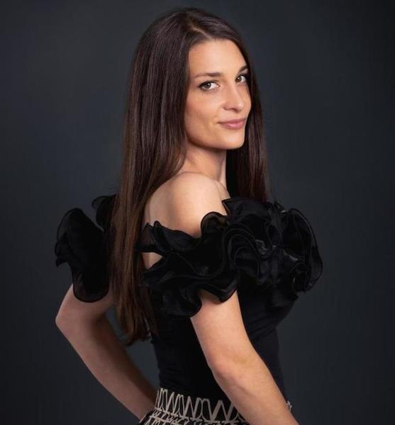 Marina J. – Fashion Sedcard-Foto 3 bei JustInCast