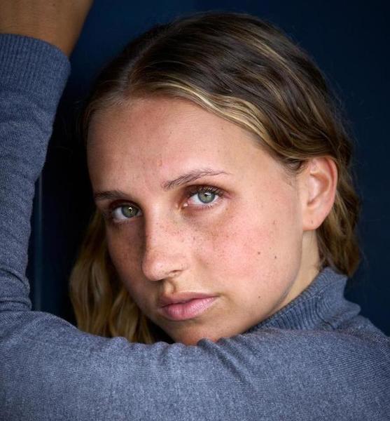 Smilla F. – Schauspiel Sedcard-Foto 6 bei JustInCast