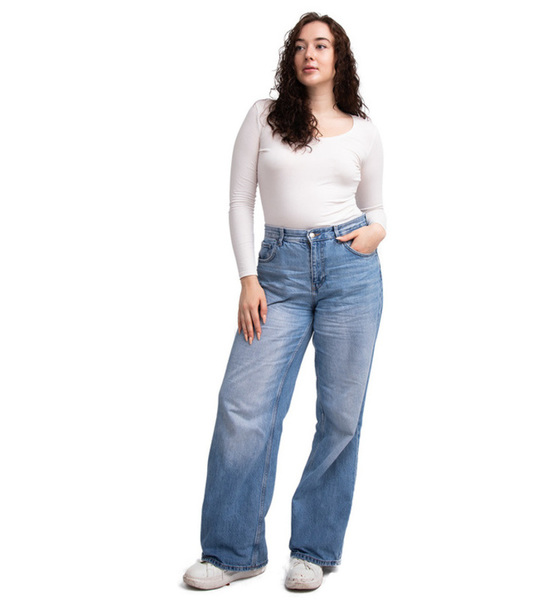 Anastasia T. – Real People Sedcard-Foto 5 bei JustInCast