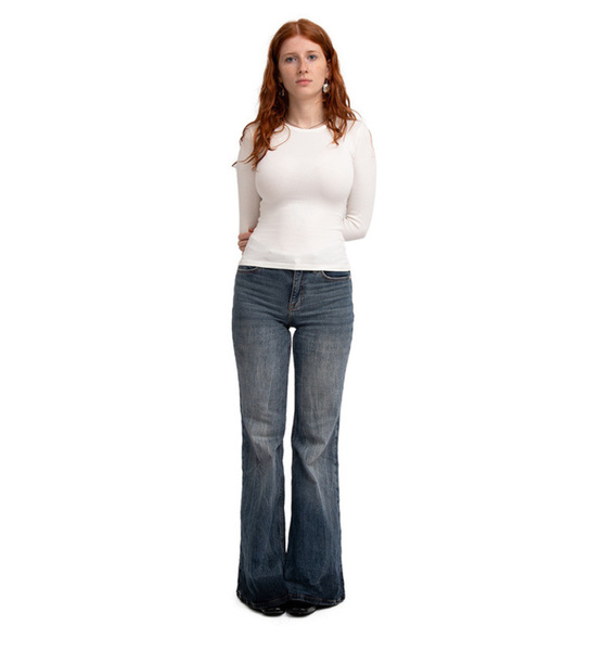 Laura B. – Real People Sedcard-Foto 3 bei JustInCast
