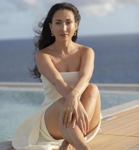 Agathe B. – Fashion Sedcard-Foto 5 bei JustInCast