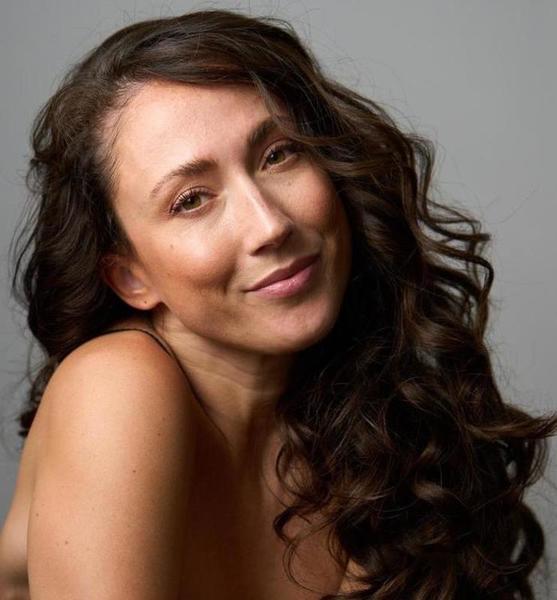 Agathe B. – Fashion Sedcard-Foto 4 bei JustInCast