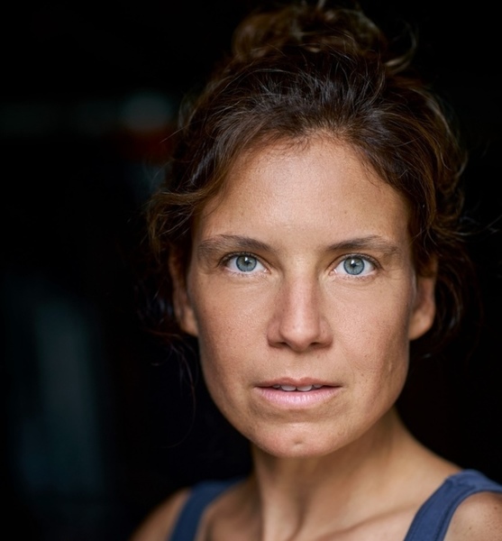Johanna L. – Schauspiel Sedcard-Foto 4 bei JustInCast
