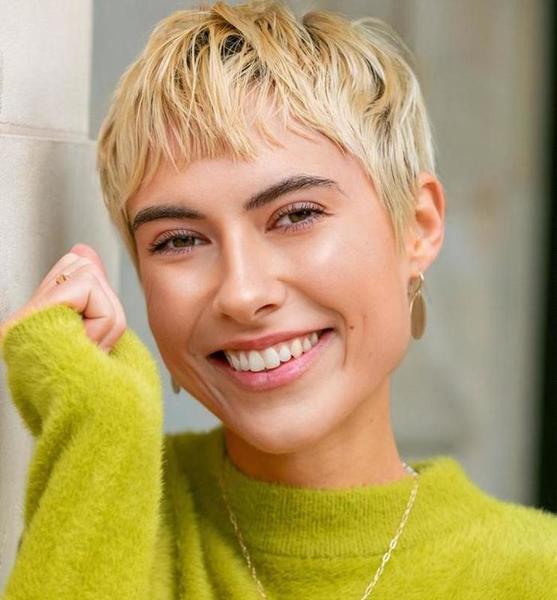 Elisa L. – Schauspiel Sedcard-Foto 5 bei JustInCast