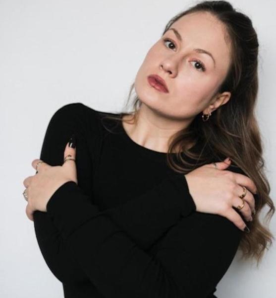 Noemi D. – Schauspiel Sedcard-Foto 3 bei JustInCast