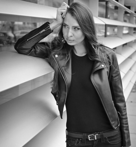 Alina B. – Fashion Sedcard-Foto 4 bei JustInCast