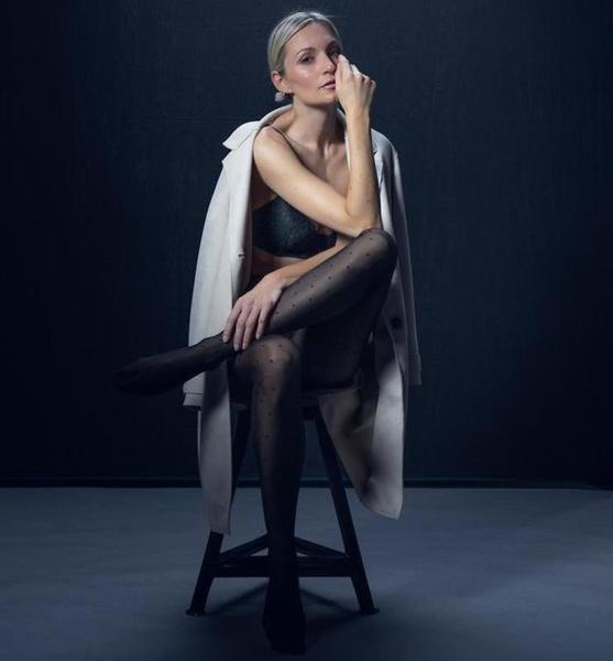 Jennifer W. – Schauspiel Sedcard-Foto 4 bei JustInCast