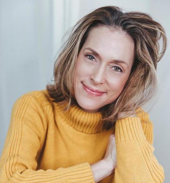 Caroline P. – Acting sedcard image 2 at JustInCast