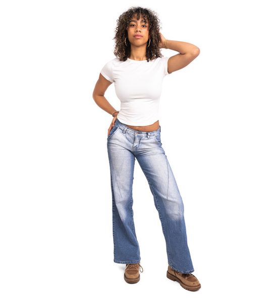 Leah B. – Real People Sedcard-Foto 5 bei JustInCast