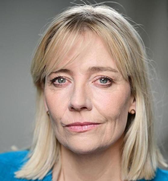 Antje M. – Schauspiel Sedcard-Foto 5 bei JustInCast