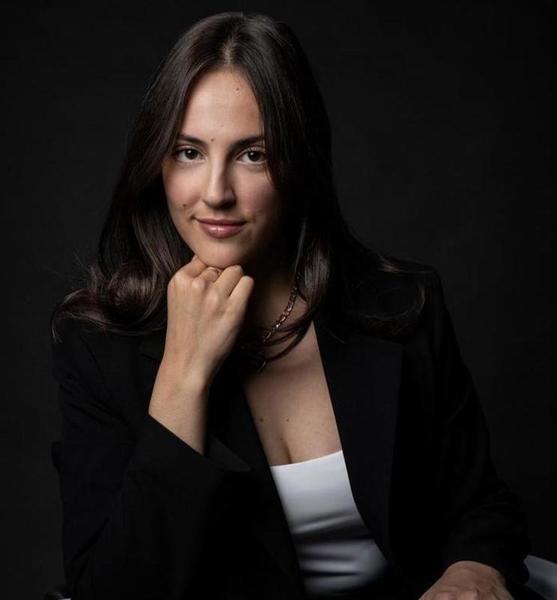 Antonija T. – Schauspiel Sedcard-Foto 2 bei JustInCast