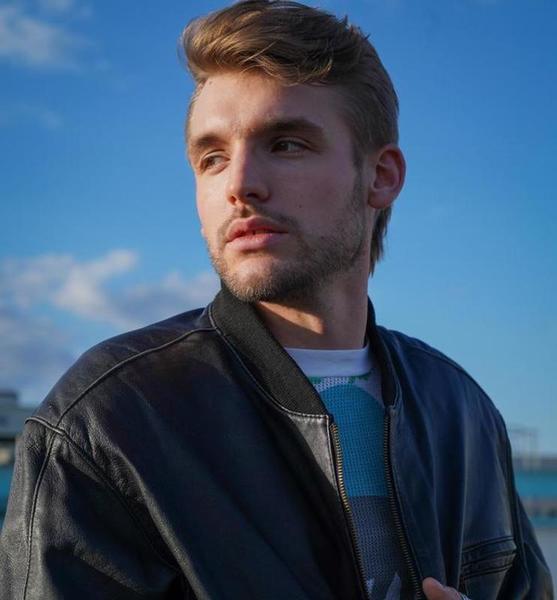 100100 b70f93d8 499d 4380 8774 0e94a440d8b8  copy 