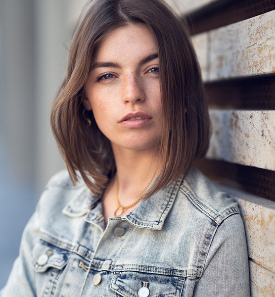Anne H. – Fashion Sedcard-Foto 4 bei JustInCast