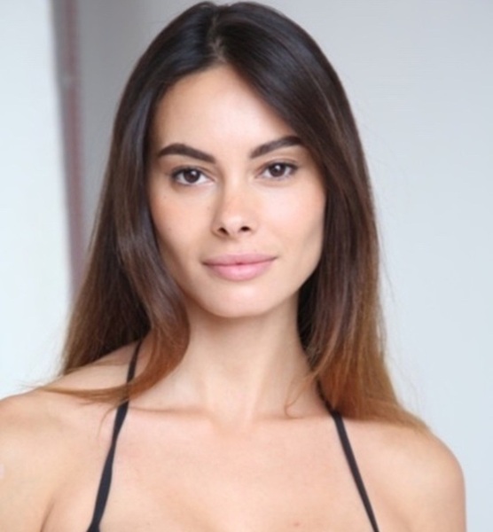 Eva N. – Fashion Sedcard-Foto 2 bei JustInCast