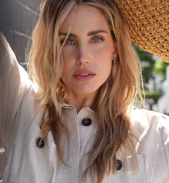 Lisa Noelle Z. – Fashion Sedcard-Foto 1 bei JustInCast