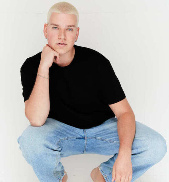 Finn D. – Fashion Sedcard-Foto 5 bei JustInCast