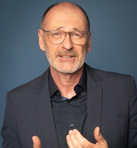 98650 sigfrastud 0210 web xl  copy 