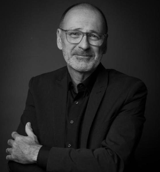 98653 sigfrastud 0247 web xl  copy 